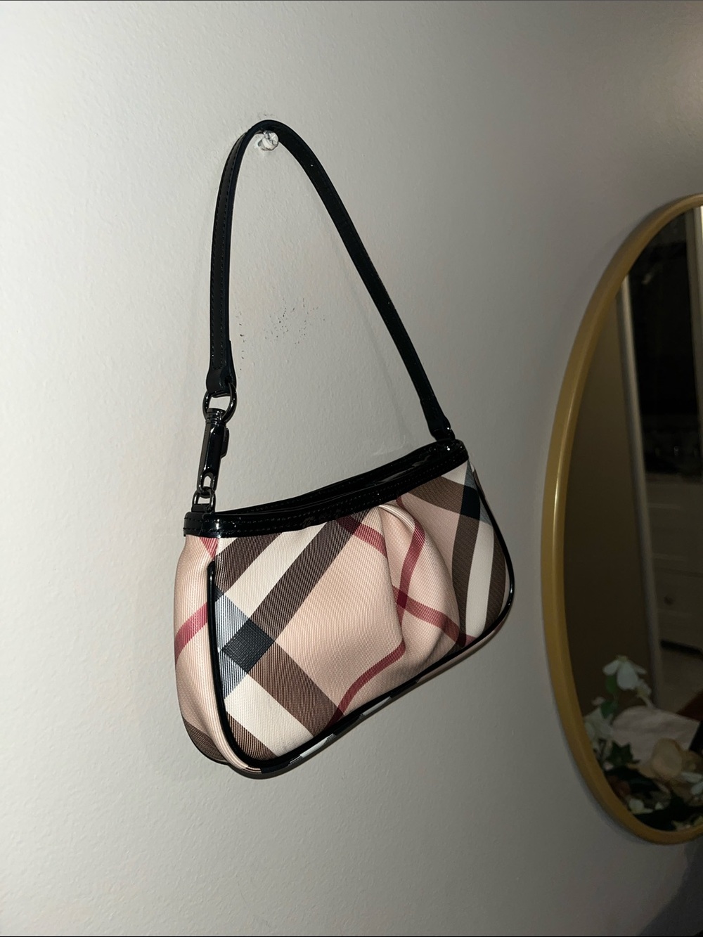 Burberry Beige Plaid Shoulder Bag with Black Trim - Picture 5 of 17